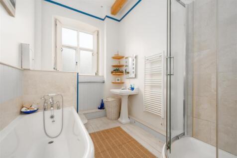 Bathroom.jpg