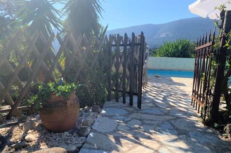 Path to pool