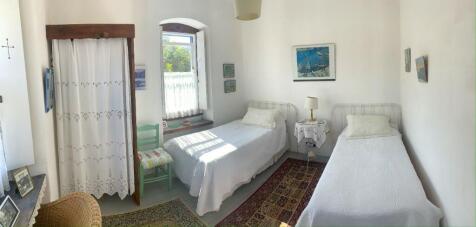 Twin bedroom