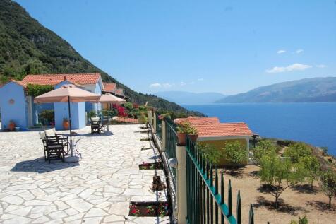 Courtyard &amp; sea view