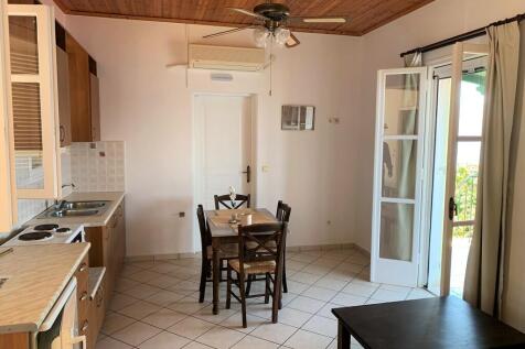 Kitchen &amp; dining