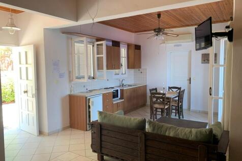 Kitchen &amp; dining