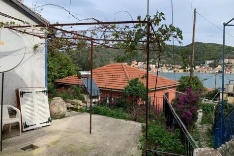 Outdoor terrace area