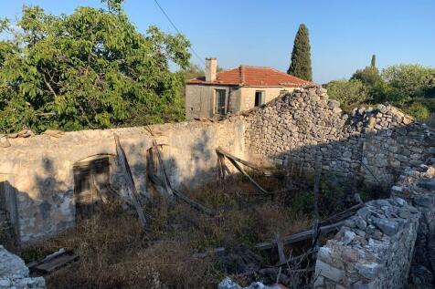 Distant view of hous