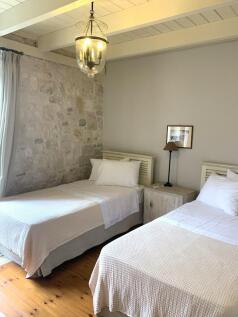 Twin bedroom