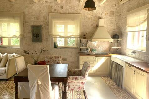 Dining&amp;Kitchen area