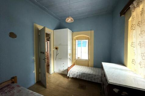 Twin bedroom
