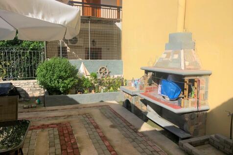 Back outdoor area