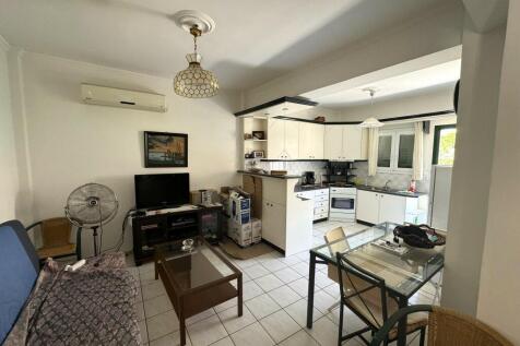 Lounge and kitchen