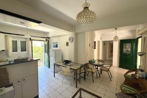 Lounge and kitchen