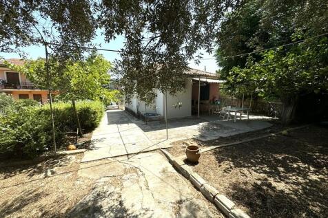 Garden with house