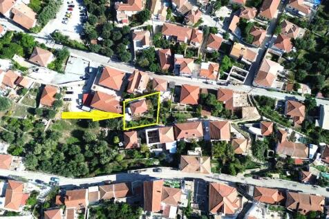 Border and location