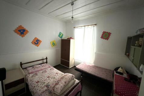 Twin bedroom