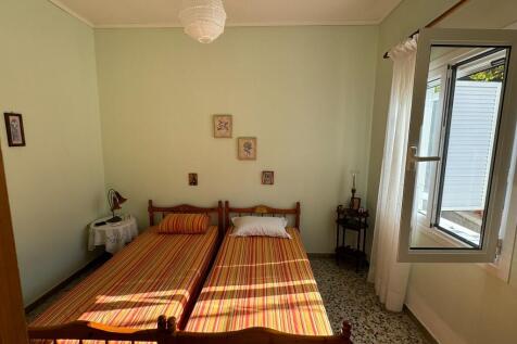 Twin bedroom