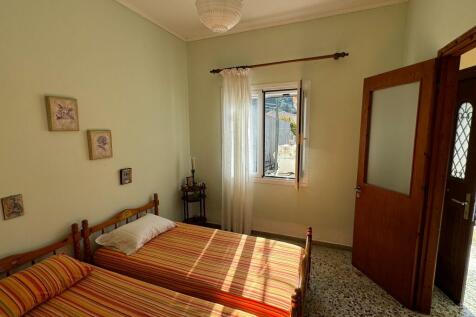 Twin bedroom