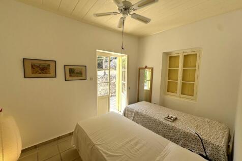 Twin bedroom 