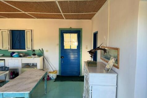 Entrance &amp; kitchen