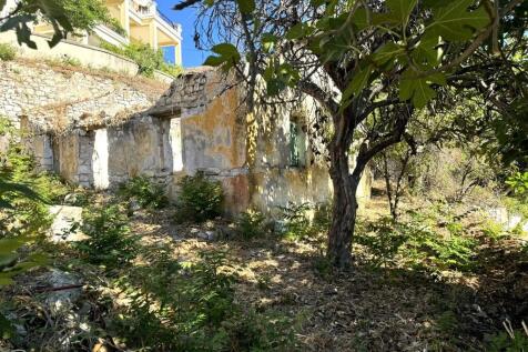 Walls of ruin