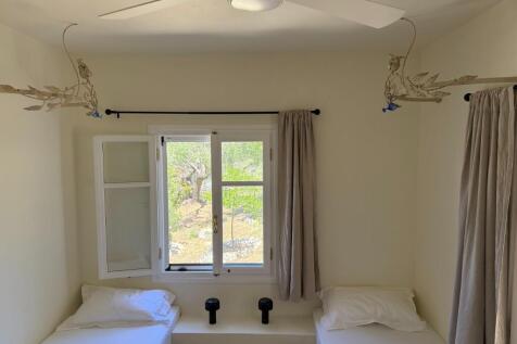 Twin bedroom