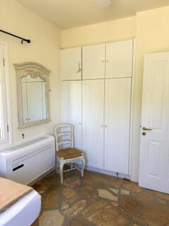 Twin bedroom