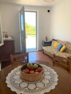 Dining &amp; lounge area