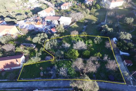 Aerial view &amp; border