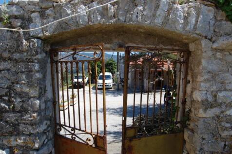 Entrance to property