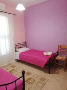 Twin bedroom