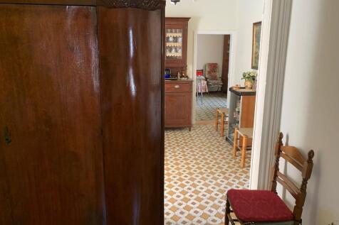 Interleading rooms