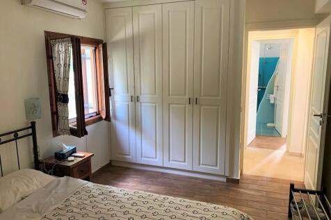 Twin bedroom