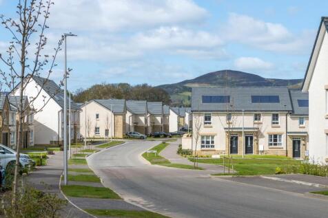 Street scene of 3 and 4 bedroom homes