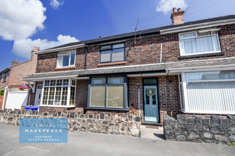 Three Bedroom Town House with Enclosed Rear Garde