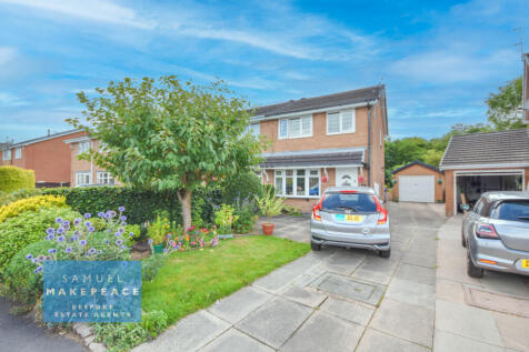 Three Bedroom Semi Detached House with Detached G