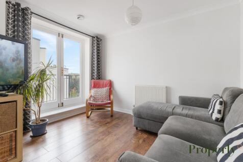 Open plan living/dining area