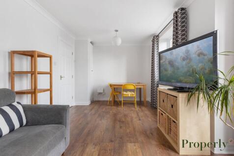 Open plan living/dining area