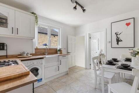 Eat-in Kitchen