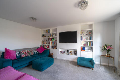 LIVING ROOM.jpg