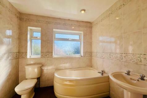 BATHROOM (3).jpeg