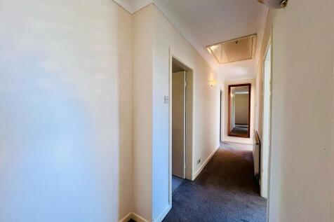HALLWAY.jpeg