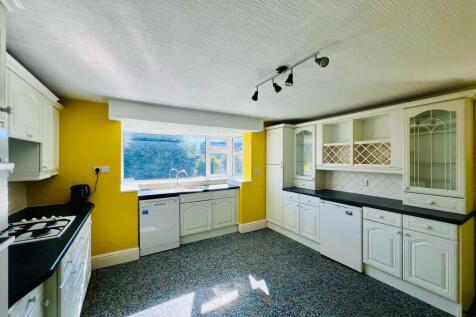 KITCHEN.jpeg