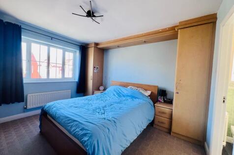 BEDROOM1 (3).jpg