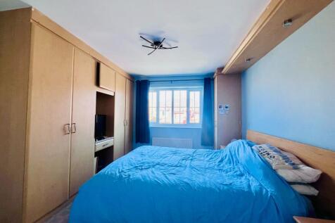 BEDROOM1.jpg