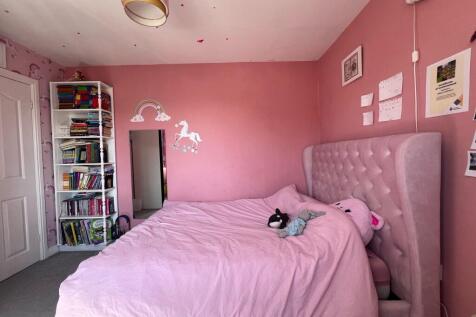 BEDROOM2 (2).jpg