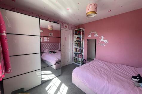 BEDROOM2 (3).jpg