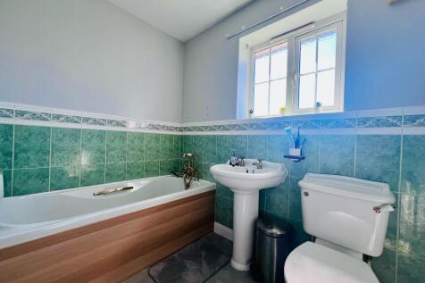 BATHROOM (2).jpg