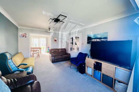 LOUNGE (2).jpg