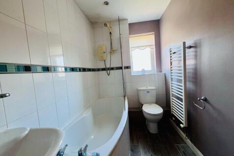 BATHROOM.jpeg