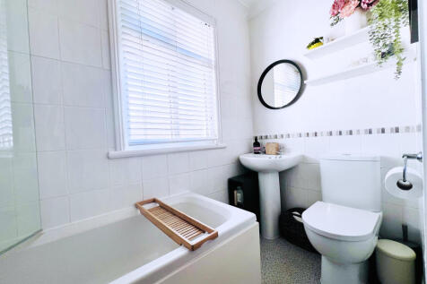 BATHROOM (2).jpeg