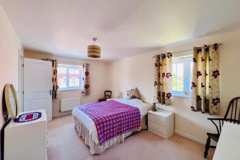 BEDROOM 1.jpg