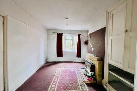LIVING ROOM.jpg